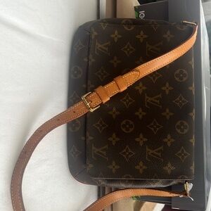 Louis Vuitton Pouchette